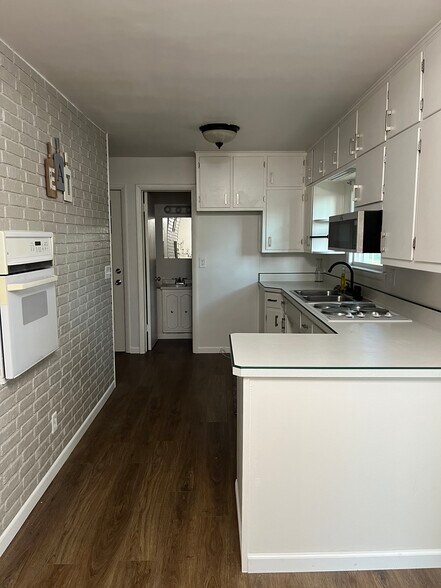 Kitchen - 3249 W Breese Rd