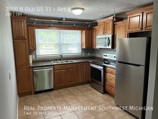 Building Photo - 2000 US-31