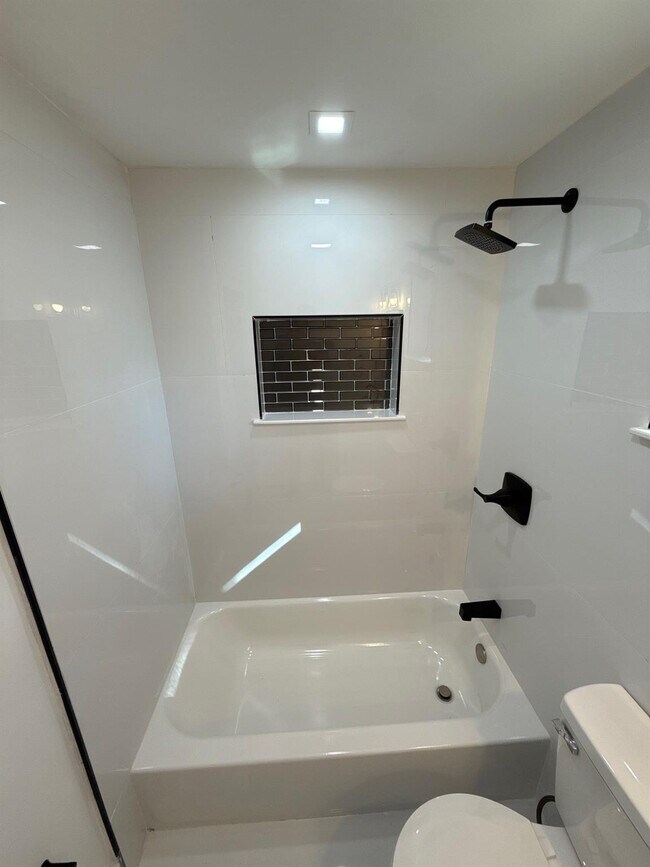 Building Photo - 1282 NW 35th St