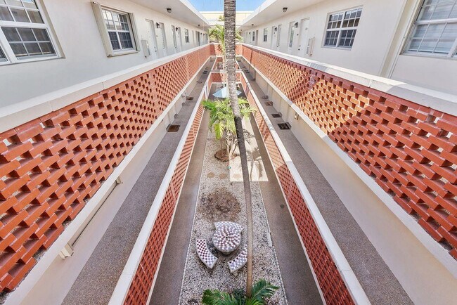 Building Photo - 2301 NE 14th Street Causeway