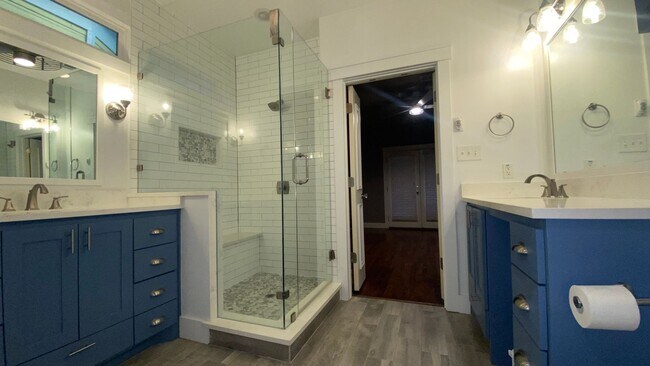 Building Photo - Craftsman-Style Home in Historic Fairmount!