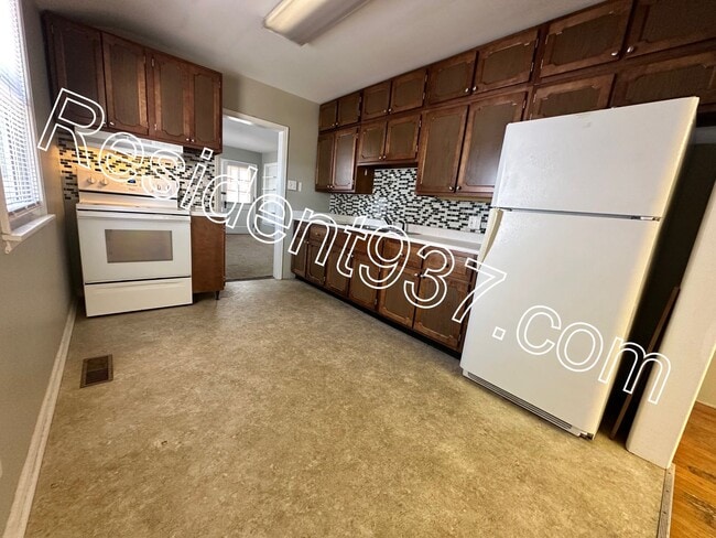 Building Photo - 2 Bed 1 Bath