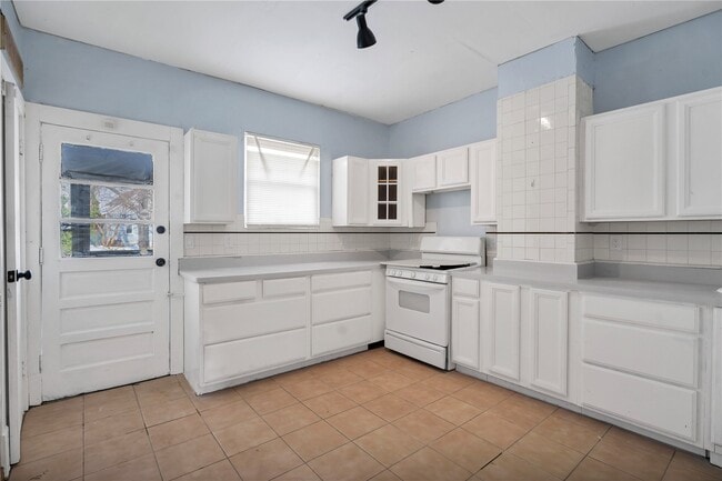 Building Photo - 3915 Schiller Pl