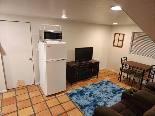 Building Photo - 920 Laurel St