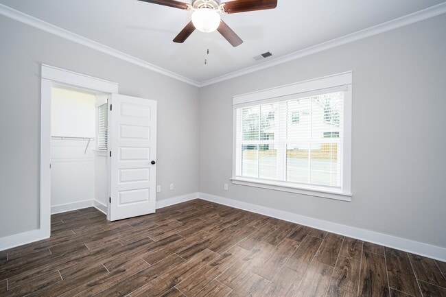 Building Photo - 1524 Cottage Grv
