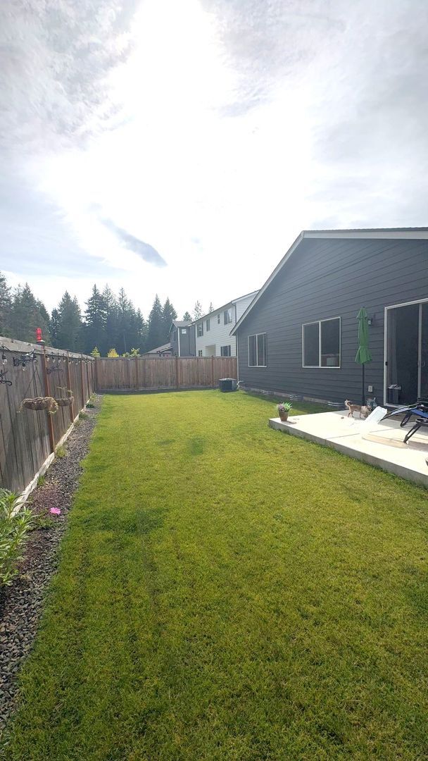 Building Photo - 833 E Burdock Lp