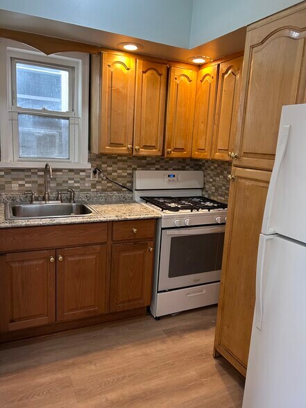 Building Photo - 195 Cambridge Ave