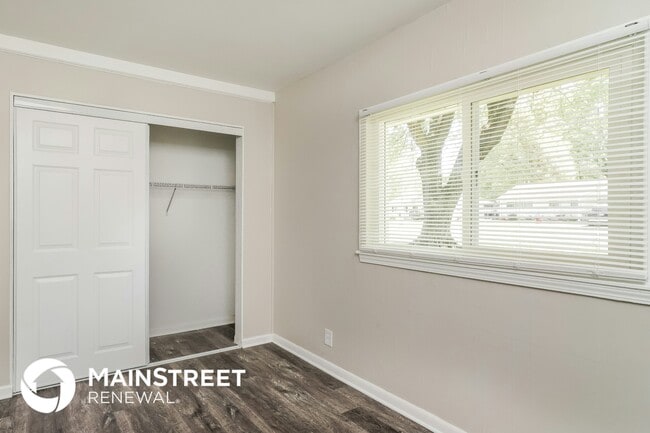 Building Photo - 1905 Heaton Rd