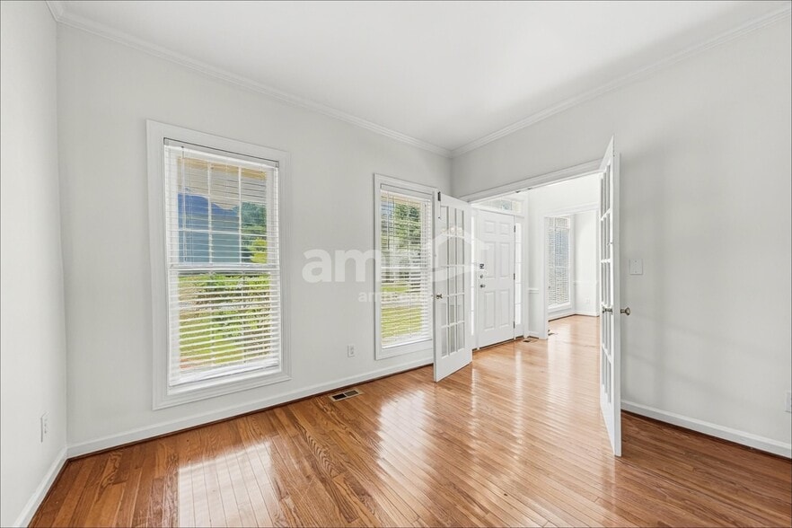 Building Photo - 4030 Belle Meade Cir