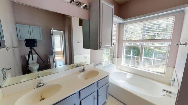 Building Photo - 9311 Clifton Meadow Dr