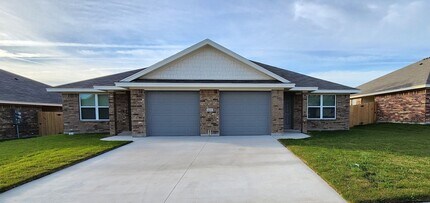 Building Photo - 3 Bedroom 2 Bath Duplex in Copperas Cove V...