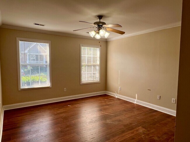 Building Photo - 3 bedroom + loft & 2.5 baths in gated community