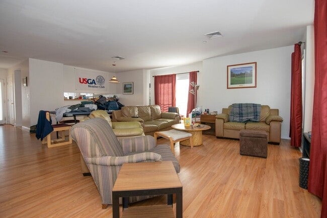 Building Photo - WOW!!  NO FEE!!!   BRIGHTON CENTER 3 BED/2.5 BATH WITH PARKING INCLUDED FOR JUNE 1ST!!
