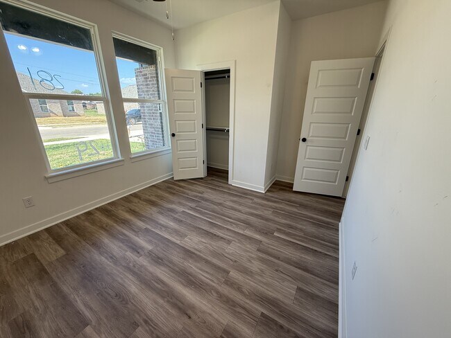 Building Photo - 512 West Gosling Isle
