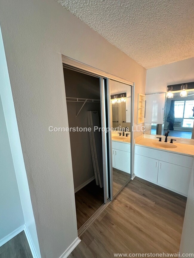 Building Photo - 91-271-271 Hanapouli Cir