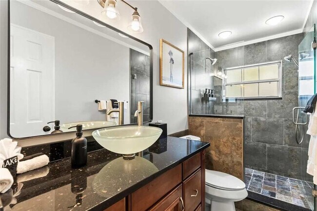 Building Photo - 1596 Idle Dr NE