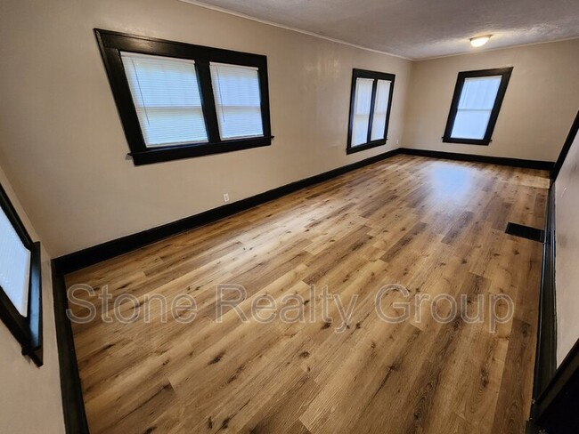 Building Photo - 1321 S 19th St