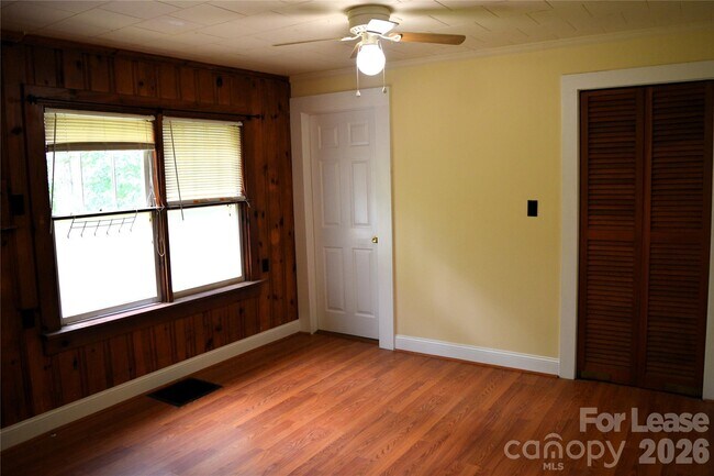 Building Photo - 2736 Peachtree Rd