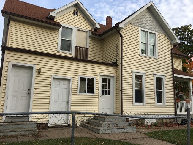 Primary Photo - 204 Edwards St