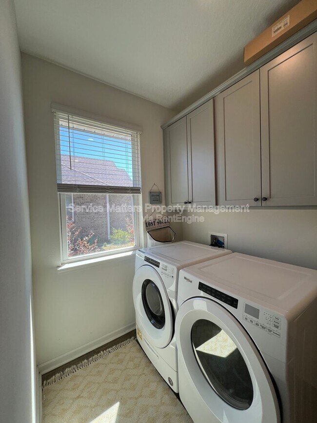 Building Photo - 4130 Lazy Breeze Ln