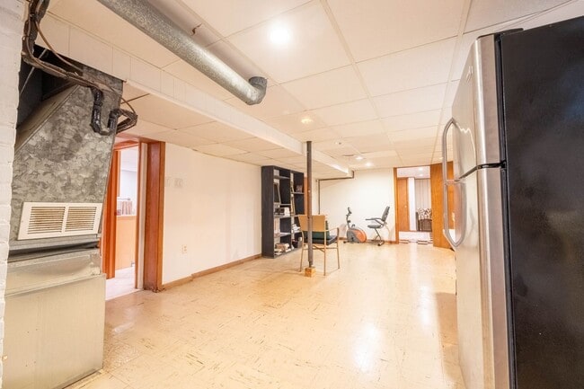 Building Photo - 6 Month Lease: 2 BED / 2.5 BATH HOUSE CLOS...