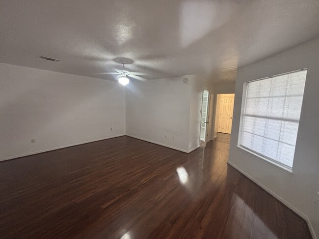 Building Photo - 1009 Augusta Dr