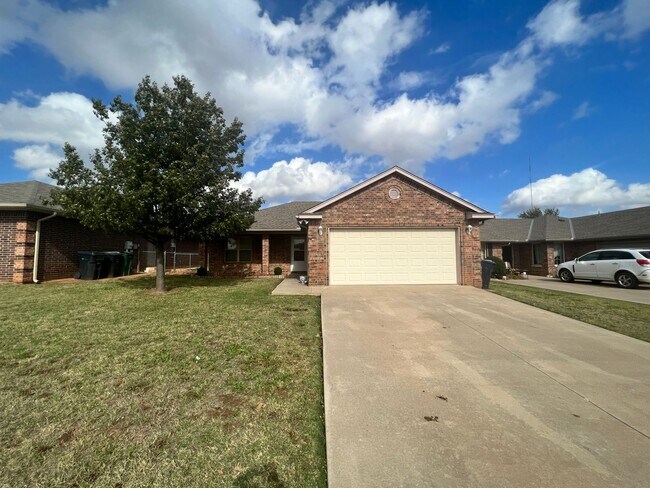 Building Photo - $500 OFF FIRST MONTHS RENT | Sweet Home in Hope Crossing!