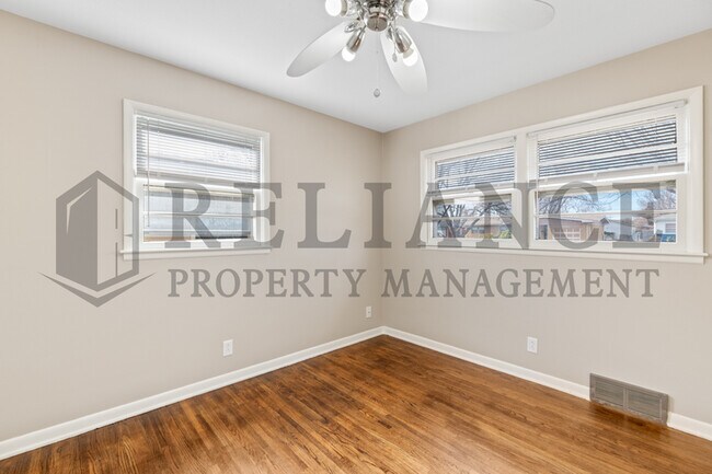 Building Photo - 3240 S Custer Ave