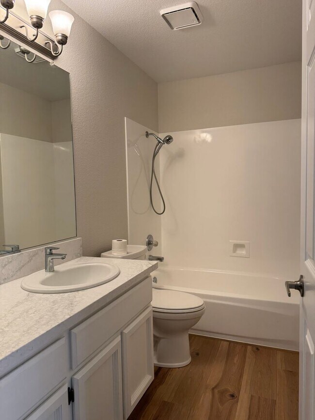Building Photo - Available July 1st. New Renovated!