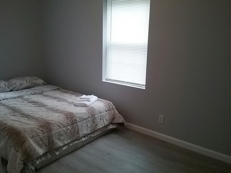 Guest Bedroom 2 - 4501 E Chestnut St