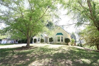 Building Photo - 1092 Mountain Springs Dr