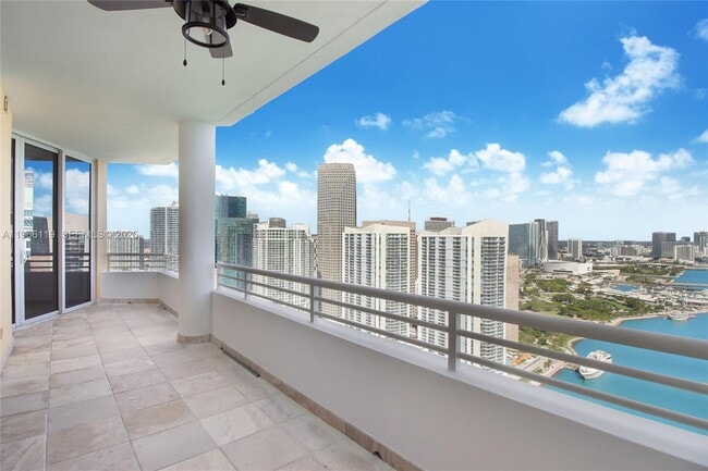 Building Photo - 848 Brickell Key Dr