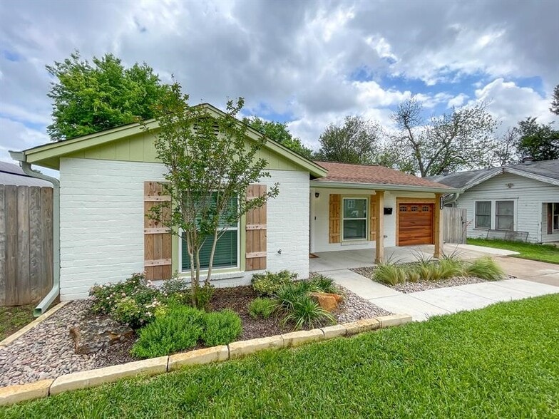 Building Photo - 3010 Cole Ave