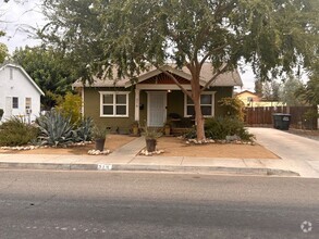 Building Photo - Charming Home for rent in Visalia