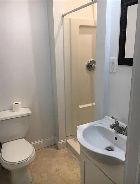 Building Photo - 294 W Clinton St