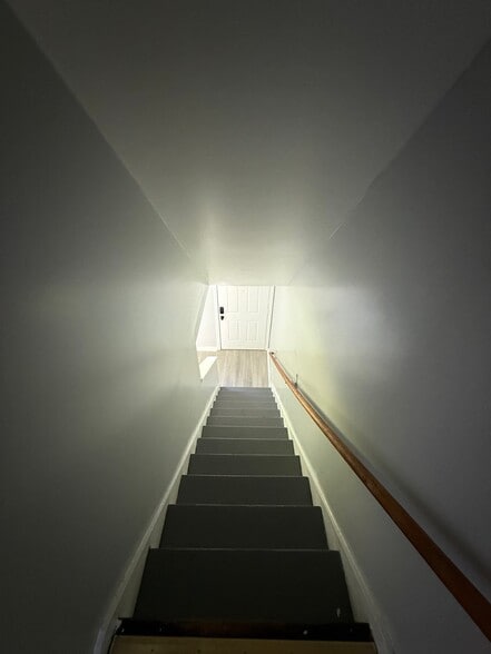 Building Photo - 161 Martin St