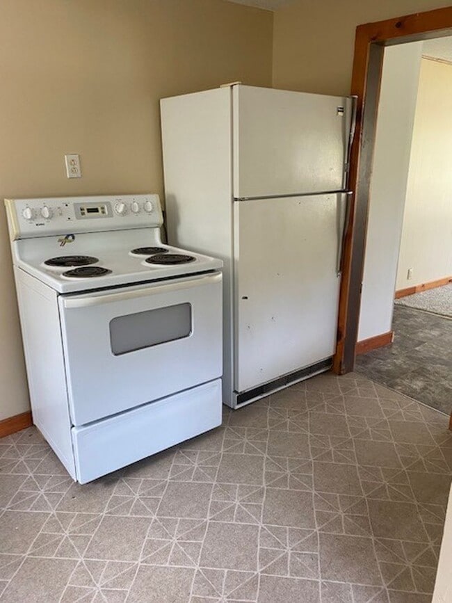 Building Photo - 3 Bedroom 1 Bathroom Single Family Home in...