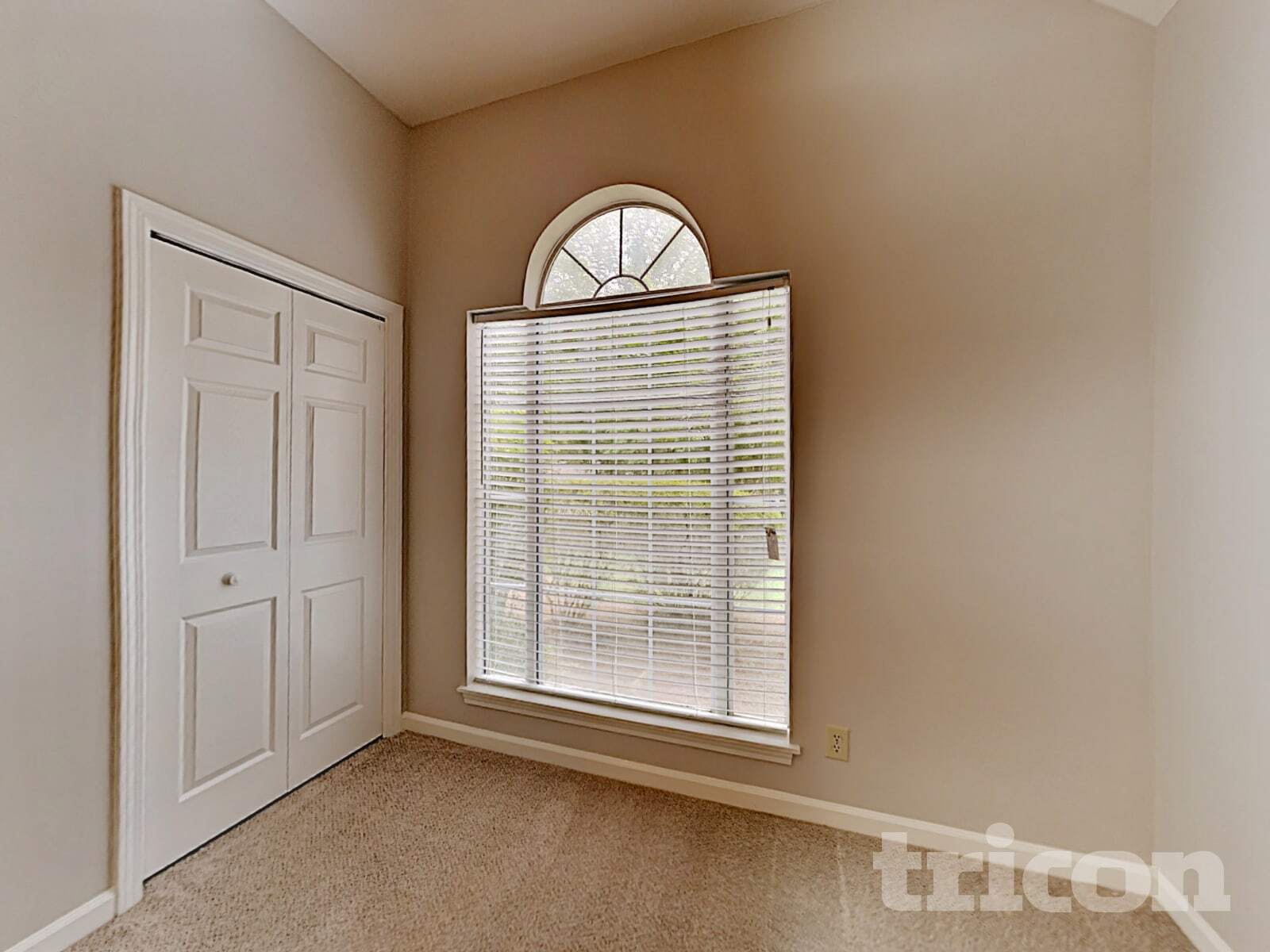 Building Photo - 555 Horseshoe Cir