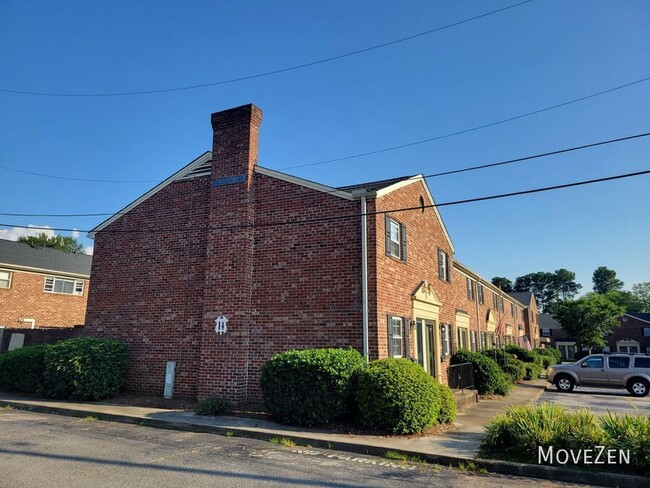 Building Photo - 2530 E North St