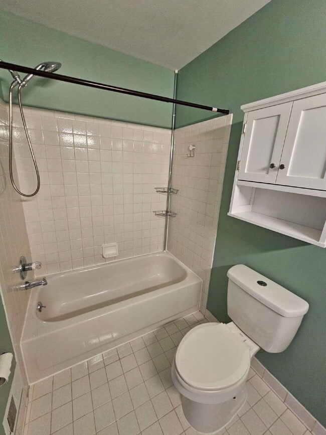Building Photo - 2 Bedroom Condo with Vaulted Ceiling, Open Kitchen, Attached Garage in Desirable Clinton Township...