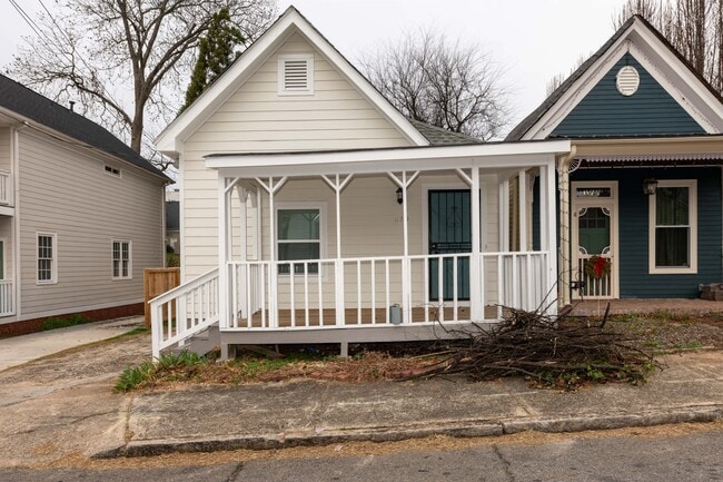 Building Photo - 679 Terry St SE