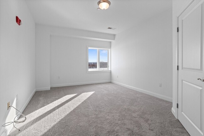 Building Photo - 527 Pawtucket Blvd