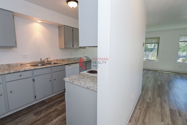 Building Photo - Clearview Village