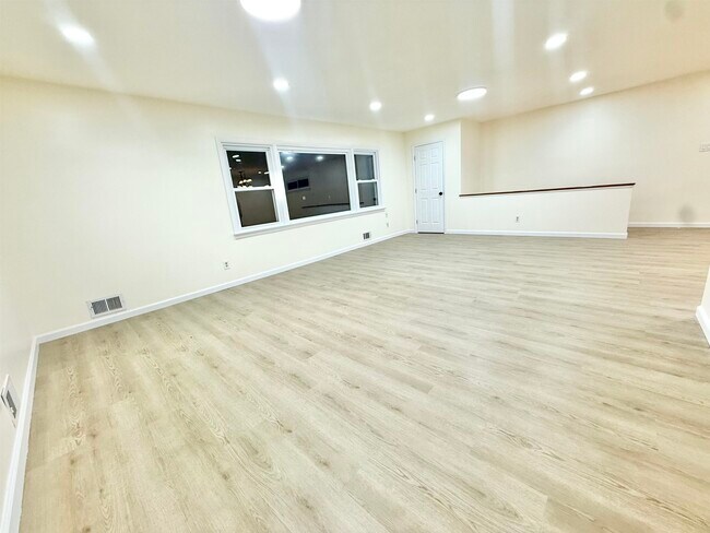 Building Photo - 588 Avenue A