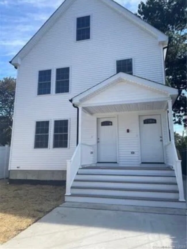Building Photo - 562 Norman St