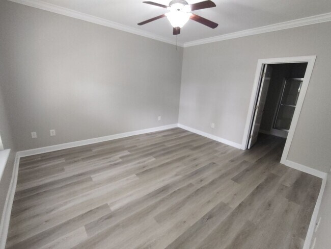 Building Photo - BRAND NEW FLOORING & FRESH PAINT - 3 Bedroom/2.5 Bath Townhome with garage in Wild Wing!