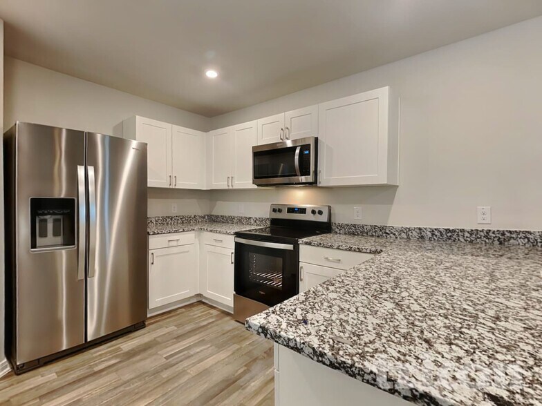 Building Photo - 10126 Cerritos dr