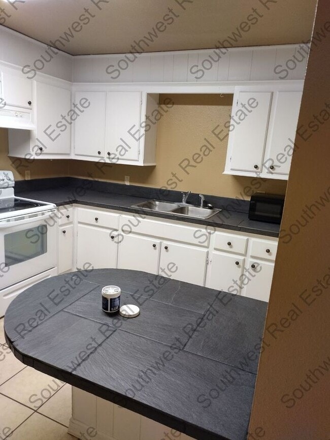 Building Photo - Nice 2 bed 1 bath apt in Portales - All Bills Paid!