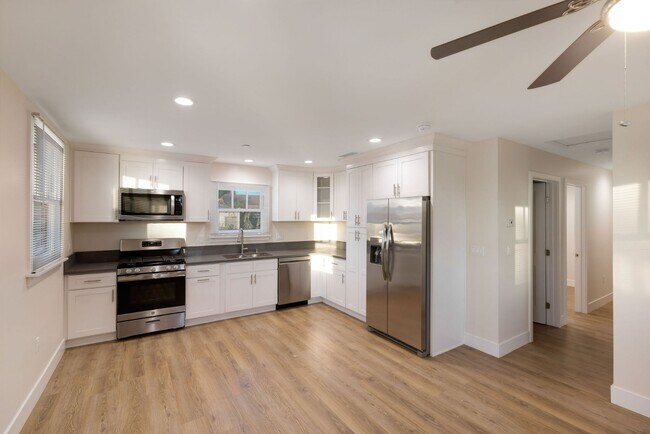 Building Photo - Brand New 2BR/1BA with Downtown LA Views in Historic Pico Union - First Time  on Market!