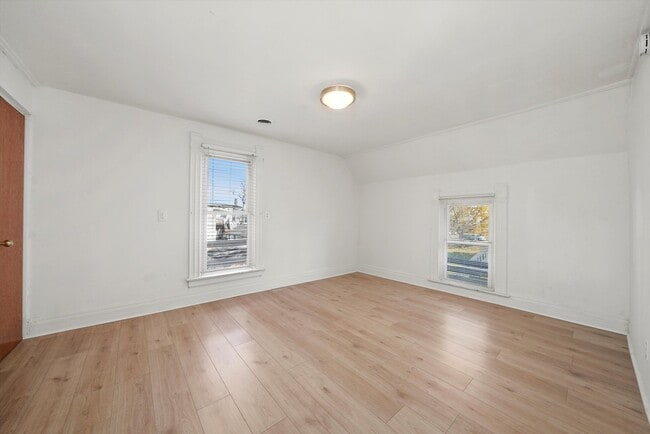 Building Photo - 1097 E Merchant St
